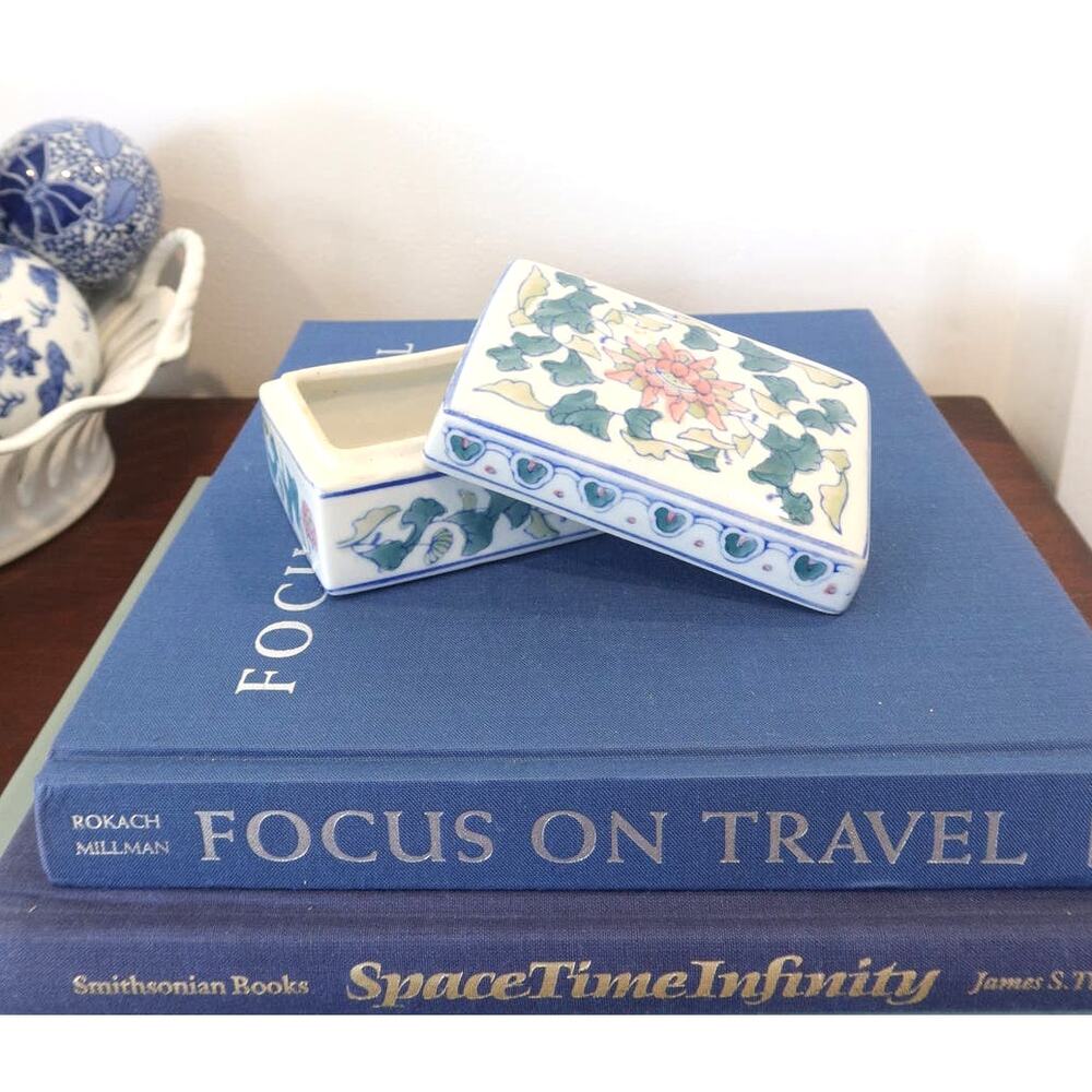 Vintage Chinese Chinoiserie Lotus Flower Ceramic Trinket Box